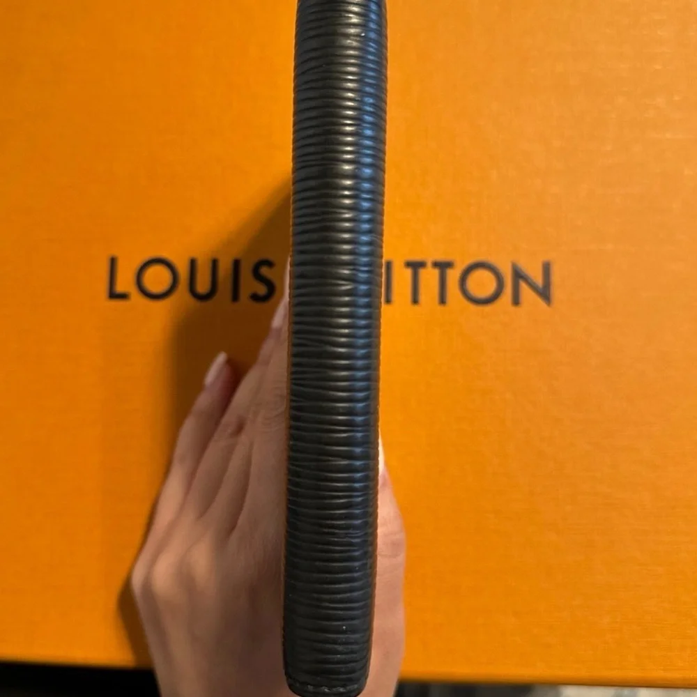 EUC Louis Vuitton Epi agenda PM - Picture 3 of 7